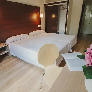 2* Hotel Embajador